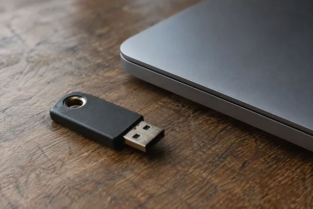 Bảo mật tài khoản — ảnh minh họa AI